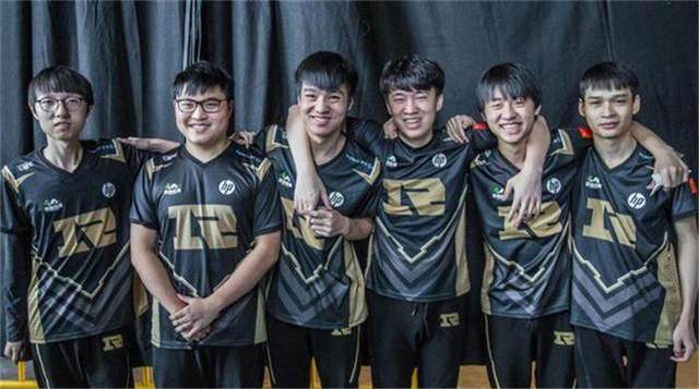 她善于通过 她善于通过